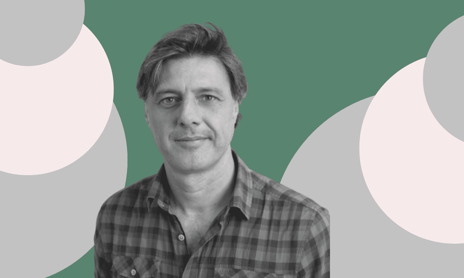«He intentado regresar a la realidad haciendo una apuesta doble a la ficción»